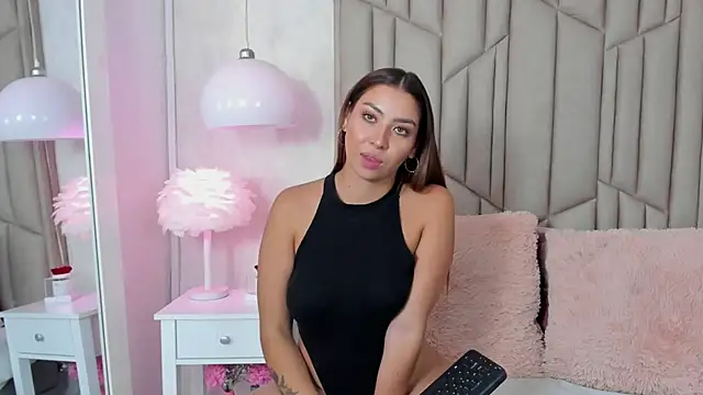 Snapshot of AudreyElla chatting on February 2025 01:09:02 AM AudreyElla online show from February 2025 01:09:02 AM