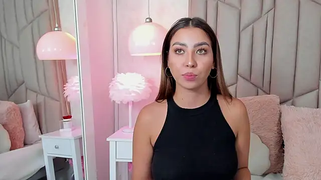 Snapshot of AudreyElla chatting on February 2025 06:03:01 AM AudreyElla online show from February 2025 06:03:01 AM