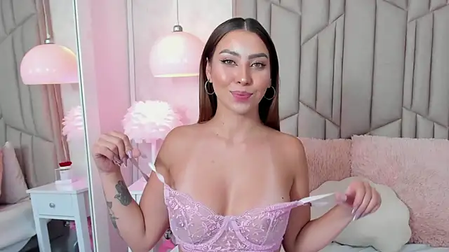 Snapshot of AudreyElla chatting on February 2025 04:30:01 AM AudreyElla online show from February 2025 04:30:01 AM