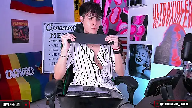 Snapshot of cinnamon_boyxxx chatting on December 2024 04:08:01 AM cinnamon boyxxx online show from December 2024 04:08:01 AM