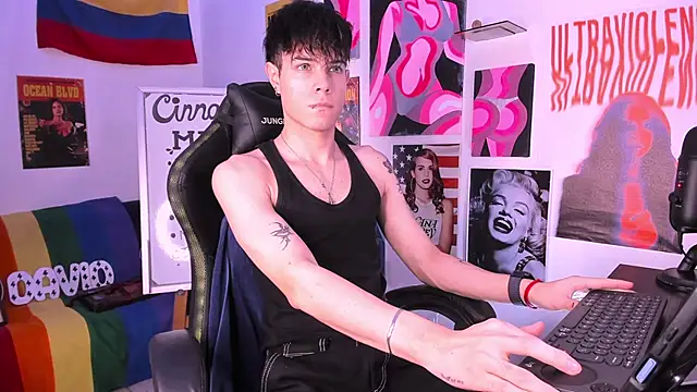 Snapshot of cinnamon_boyxxx chatting on February 2025 04:20:01 AM cinnamon boyxxx online show from February 2025 04:20:01 AM