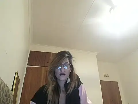 Snapshot of karmicQueen669 chatting on April 2026 12:04:01 AM karmicQueen669 online show from April 2026 12:04:01 AM