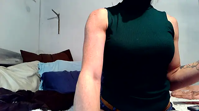 Genevieve143 online show from November 2025 05:30:02 AM