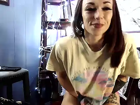 Genevieve143 online show from June 2026 04:01:02 AM