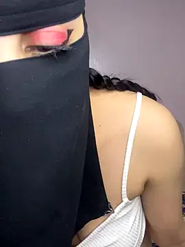 Snapshot of Jumanaa chatting on November 2025 08:51:01 PM Jumanaa online show from November 2025 08:51:01 PM