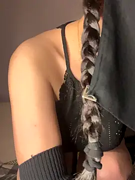 Snapshot of Jumanaa chatting on December 2025 08:24:02 PM Jumanaa online show from December 2025 08:24:02 PM