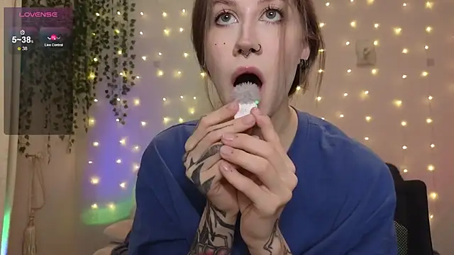 Snapshot of christy_memeow chatting on September 2025 03:56:02 PM christy memeow online show from September 2025 03:56:02 PM
