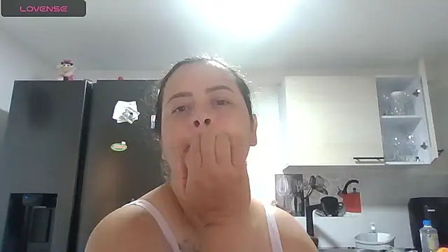 Snapshot of saramartinez1000 chatting on June 2026 02:18:02 PM saramartinez1000 online show from June 2026 02:18:02 PM