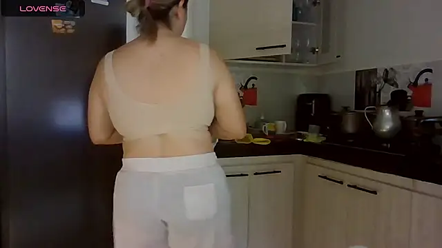 saramartinez1000 online show from February 2026 05:32:02 PM