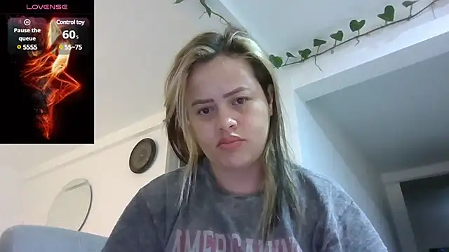 Snapshot of saramartinez1000 chatting on February 2025 02:44:02 PM saramartinez1000 online show from February 2025 02:44:02 PM