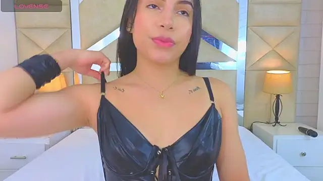 Tiphani walker  online show from September 2025 12:17:01 AM