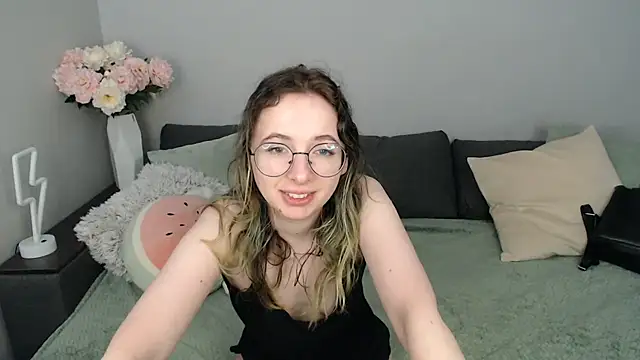 Mini Diva online show from September 2025 08:30:02 AM