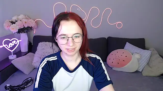 Mini Diva online show from November 2025 09:13:01 AM