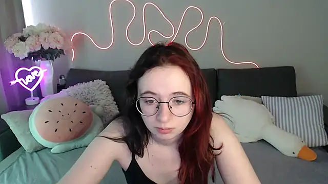 Snapshot of Mini_Diva chatting on June 2026 08:13:01 AM Mini Diva online show from June 2026 08:13:01 AM