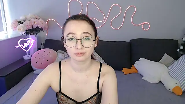 Mini Diva online show from March 2026 09:35:01 AM