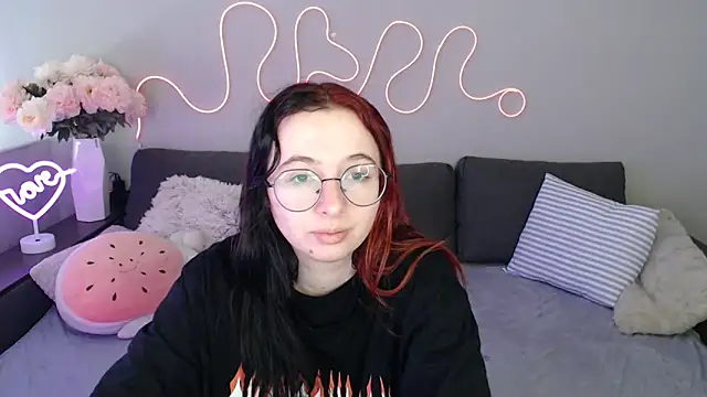 Mini Diva online show from November 2025 09:13:01 AM