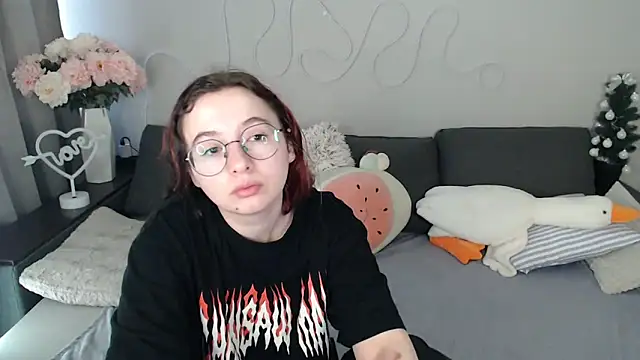 Mini Diva online show from April 2026 08:16:01 AM