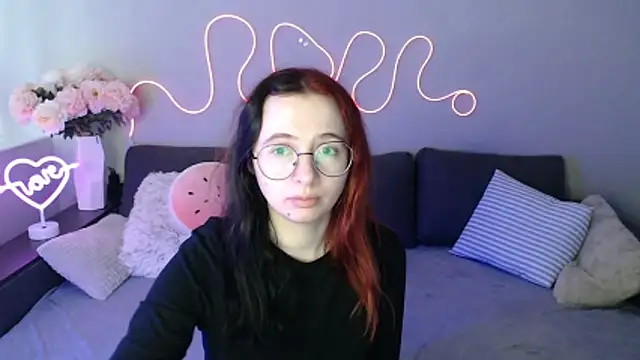 Mini Diva online show from November 2025 09:03:02 AM