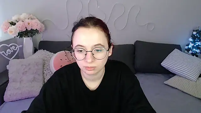 Mini Diva online show from December 2025 09:13:02 AM