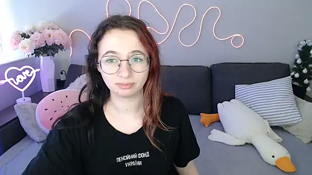 Mini Diva online show from March 2026 09:27:01 AM