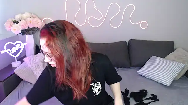 Mini Diva online show from November 2025 09:12:02 AM