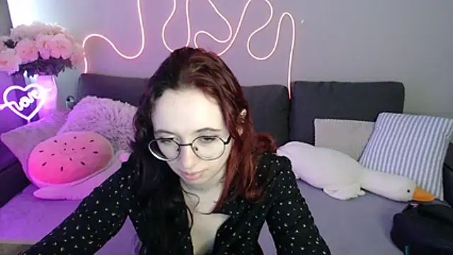 Snapshot of Mini_Diva chatting on June 2026 08:20:01 AM Mini Diva online show from June 2026 08:20:01 AM