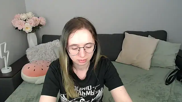 Mini Diva online show from September 2025 08:10:02 AM