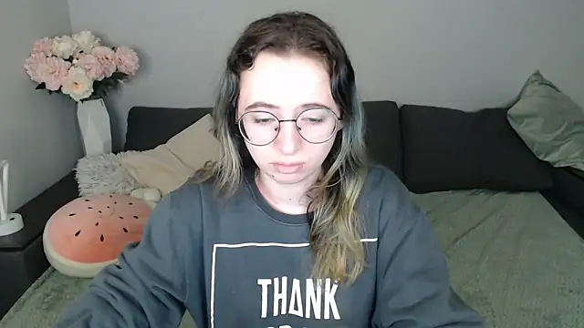 Mini Diva online show from October 2025 08:13:01 AM