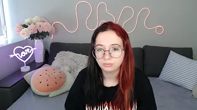 Mini Diva online show from November 2025 09:13:01 AM