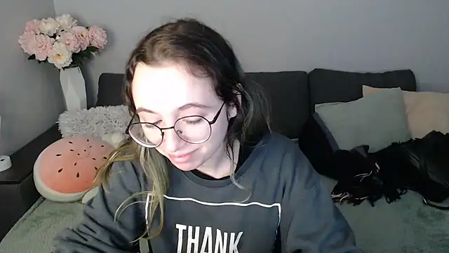 Mini Diva online show from November 2025 09:25:01 AM