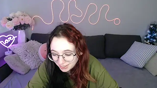 Mini Diva online show from December 2025 10:06:01 AM