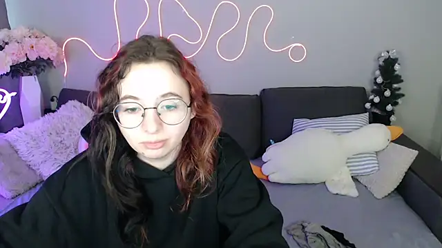 Mini Diva online show from March 2026 09:09:02 AM