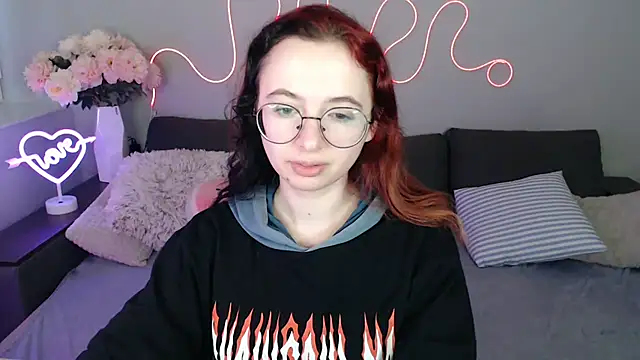 Mini Diva online show from November 2025 09:10:01 AM