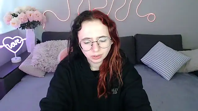 Mini Diva online show from November 2025 09:09:01 AM