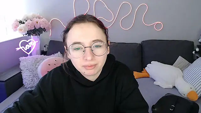 Mini Diva online show from March 2026 09:12:02 AM