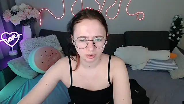 Mini Diva online show from April 2026 08:48:01 AM