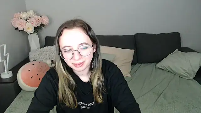 Mini Diva online show from October 2025 08:05:01 AM