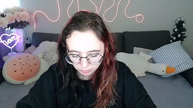 Mini Diva online show from April 2026 08:27:02 AM