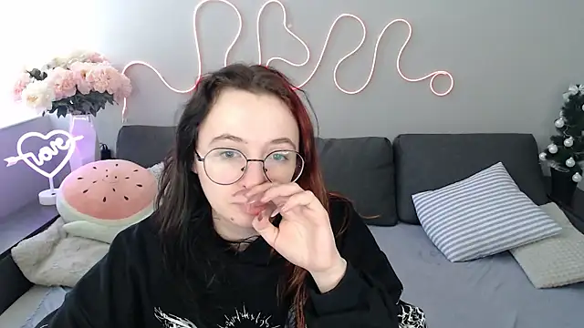 Mini Diva online show from January 2026 09:13:01 AM