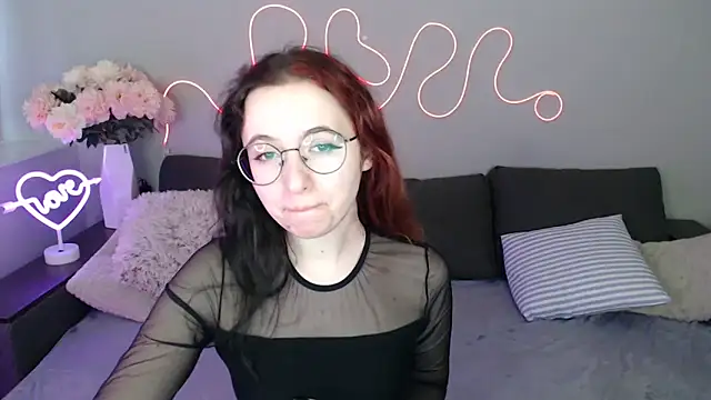 Mini Diva online show from November 2025 09:31:01 AM