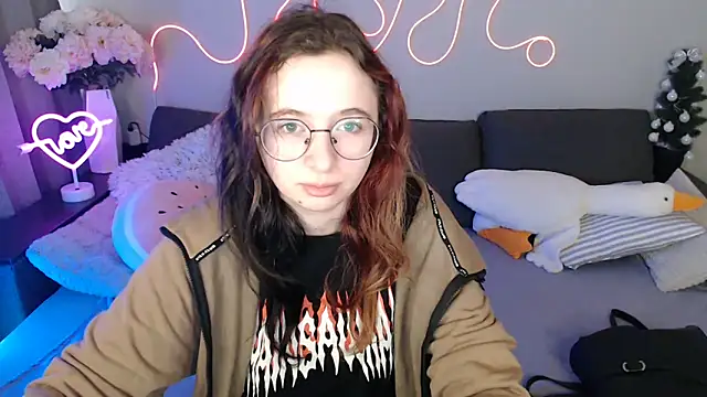 Mini Diva online show from April 2026 08:21:01 AM