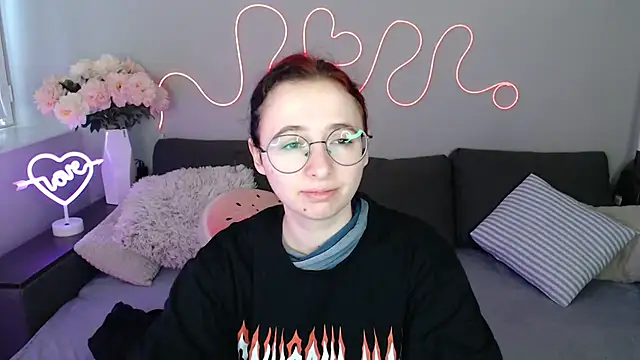 Mini Diva online show from November 2025 09:09:02 AM