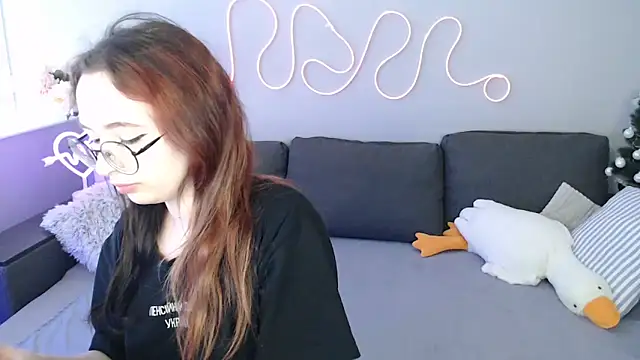 Mini Diva online show from March 2026 10:31:02 AM