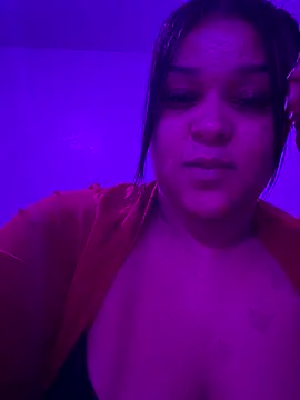 yourfavlightskinn online show from December 2025 07:26:01 PM