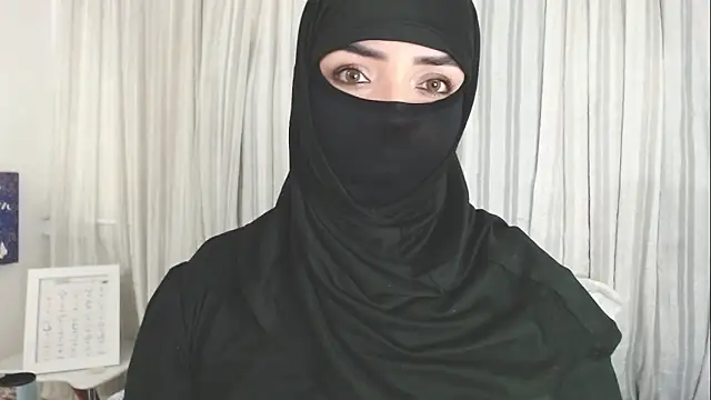 Snapshot of Uzra_hayed chatting on September 2025 06:28:02 PM Uzra hayed online show from September 2025 06:28:02 PM