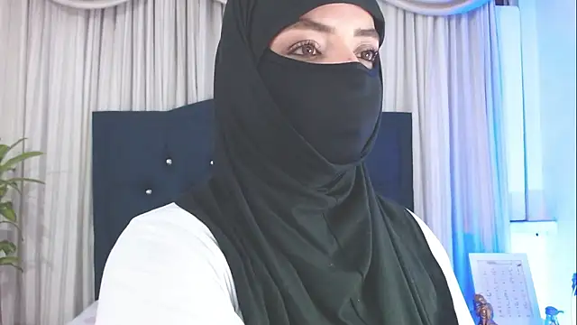 Snapshot of Uzra_hayed chatting on February 2025 10:42:01 PM Uzra hayed online show from February 2025 10:42:01 PM