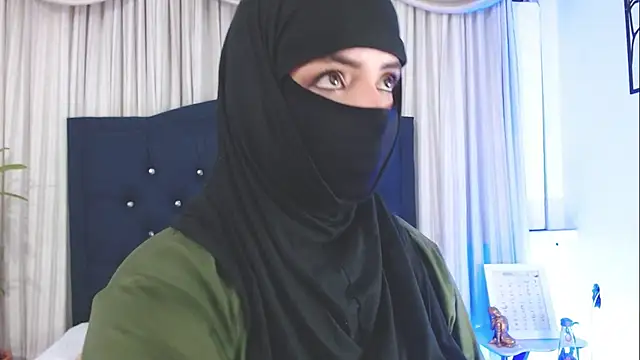 Snapshot of Uzra_hayed chatting on February 2025 10:31:02 PM Uzra hayed online show from February 2025 10:31:02 PM