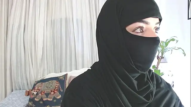 Snapshot of Uzra_hayed chatting on September 2025 07:42:01 PM Uzra hayed online show from September 2025 07:42:01 PM