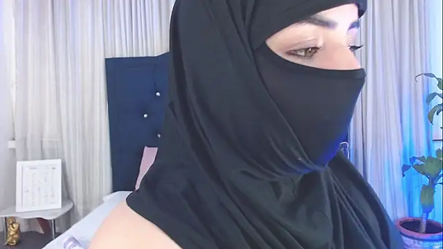 Snapshot of Uzra_hayed chatting on December 2025 09:28:01 PM Uzra hayed online show from December 2025 09:28:01 PM