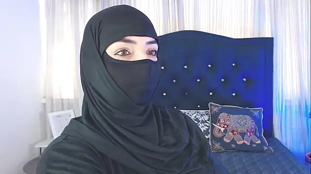 Uzra hayed online show from October 2025 12:35:03 PM